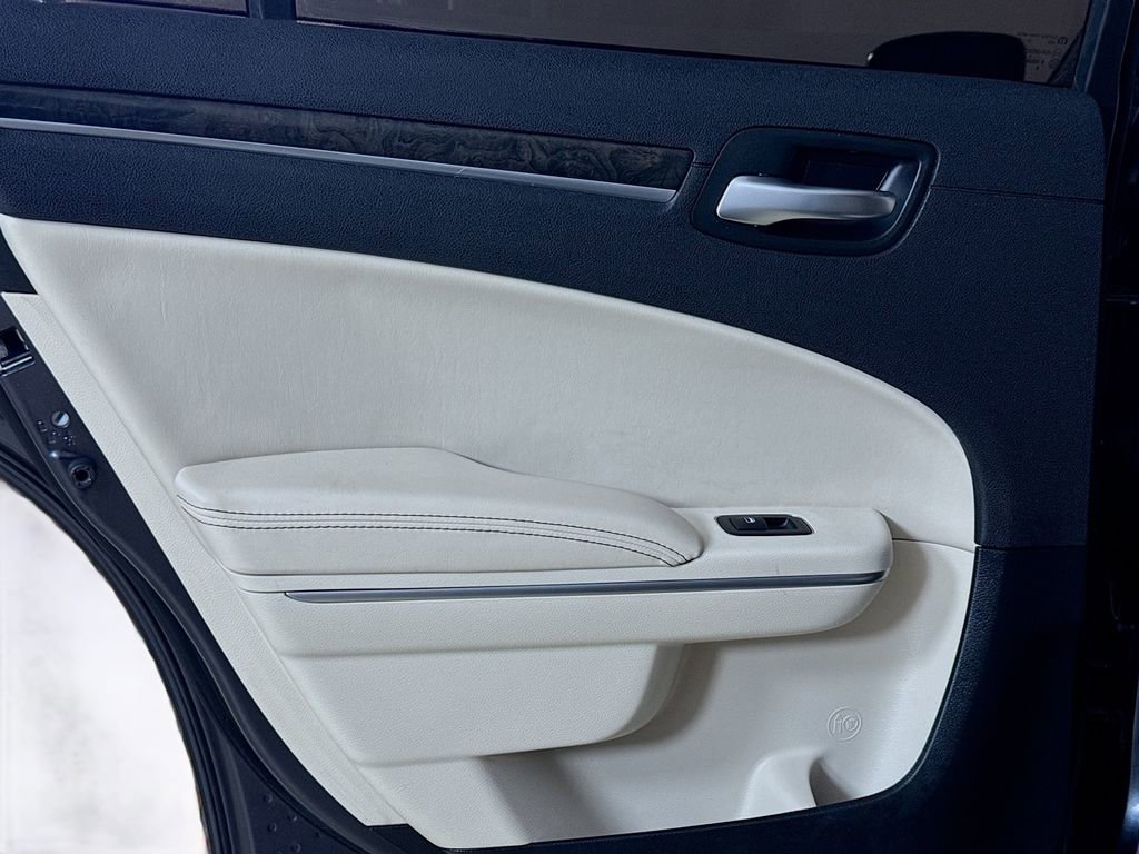 Used 2018 Chrysler 300 Limited image 21