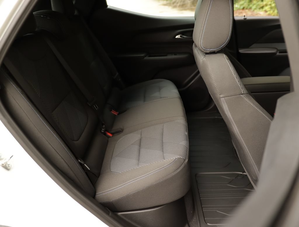 Used 2027 Chevrolet Bolt LT w/ Comfort Package FWD image 27