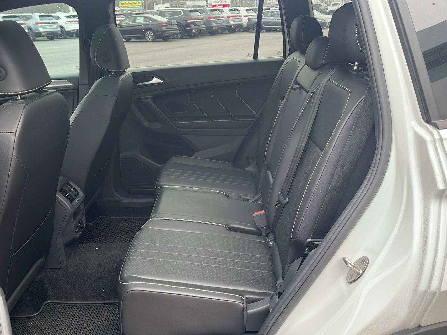 Used 2024 Volkswagen Tiguan SE R-Line AWD/4WD image 8