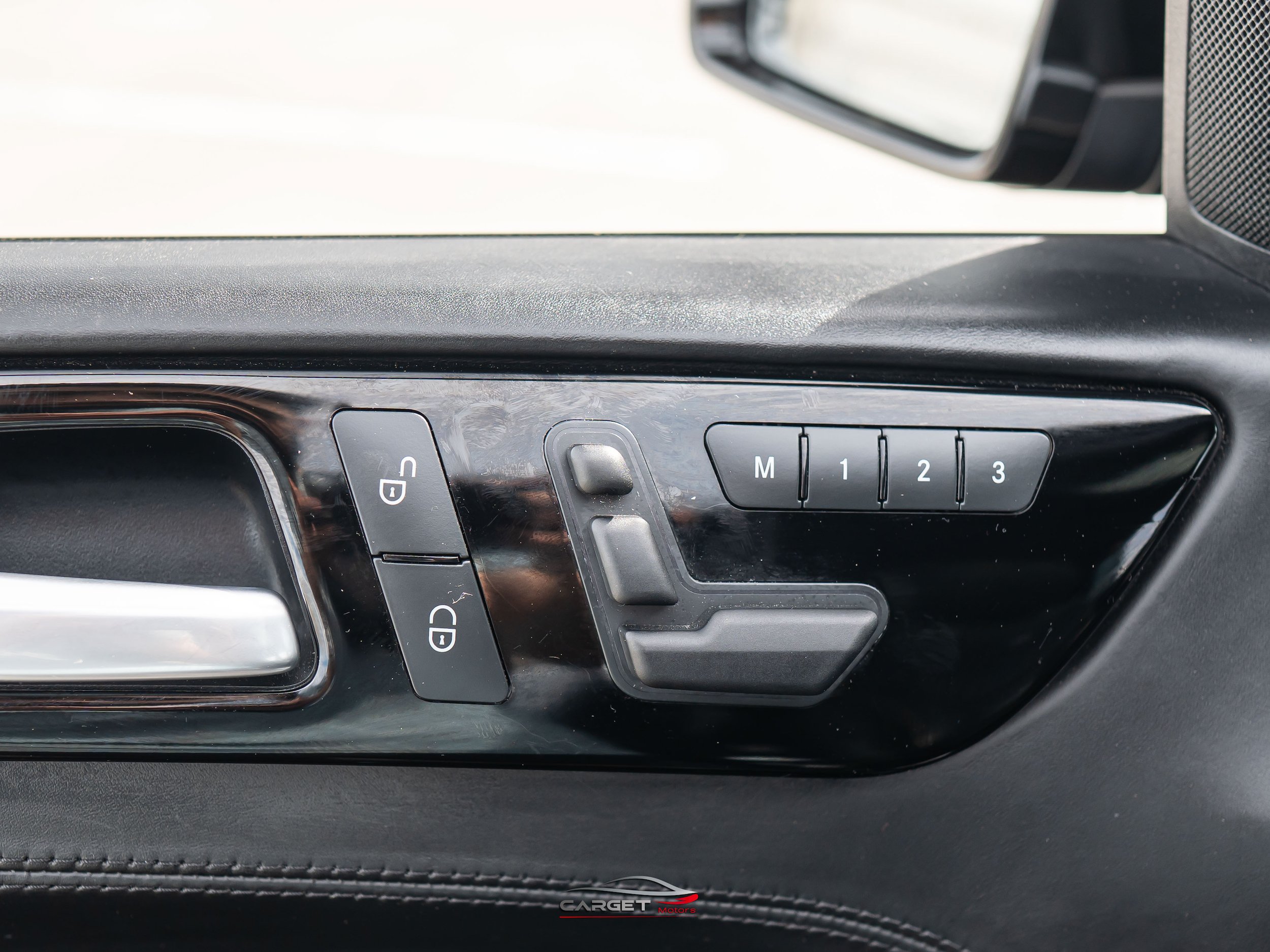 Used 2015 Mercedes-Benz GL 450 4MATIC w/ Designo Black Leather Package image 42