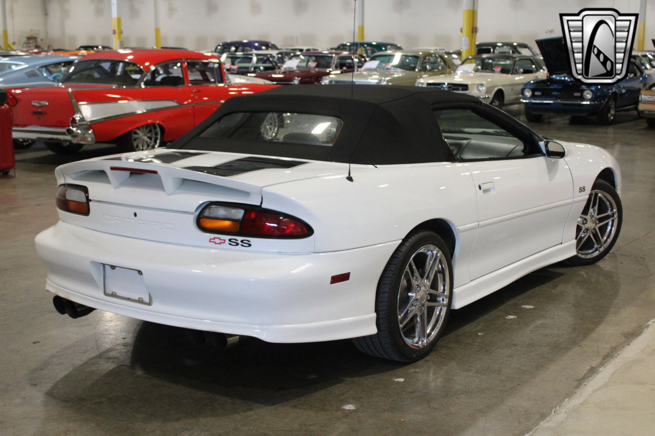 Used 2001 Chevrolet Camaro Z28 w/ SS Performance/Appearance Pkg image 9