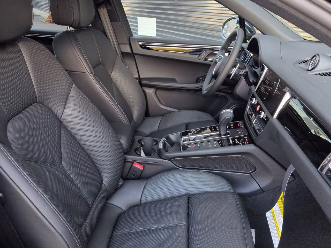 Certified 2026 Porsche Macan AWD/4WD image 25