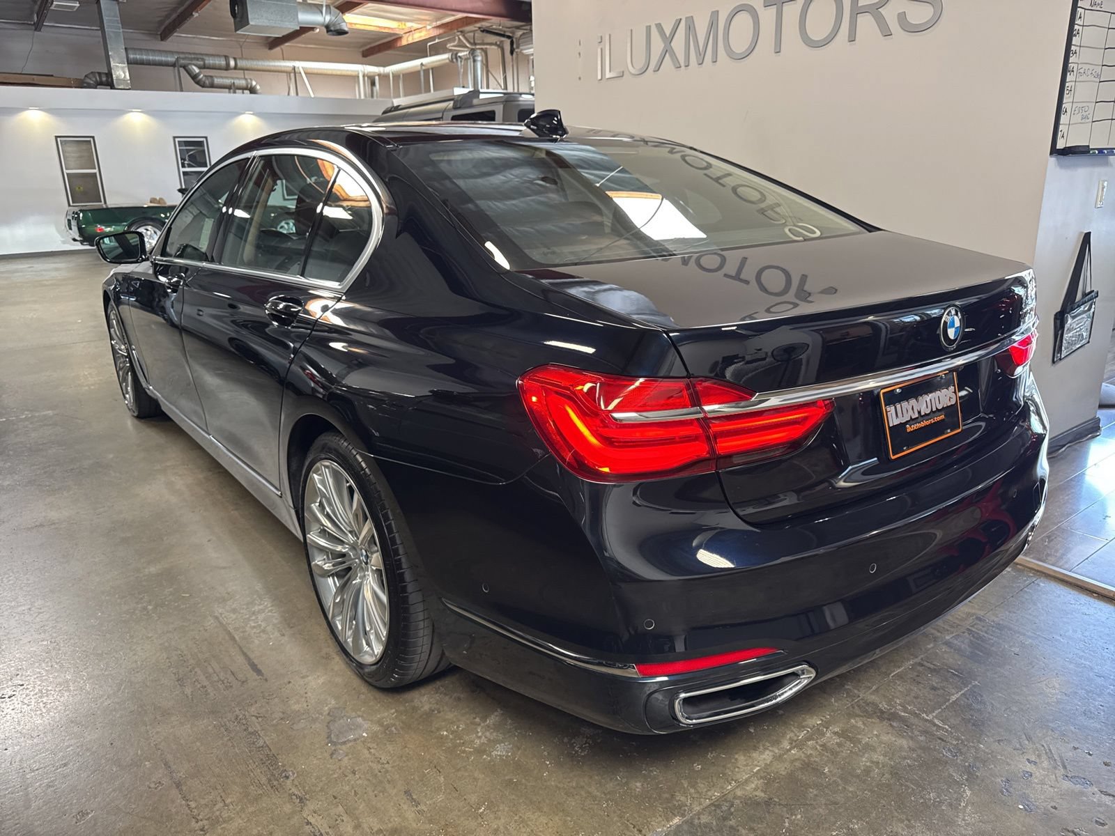 Used 2018 BMW 750i RWD image 7