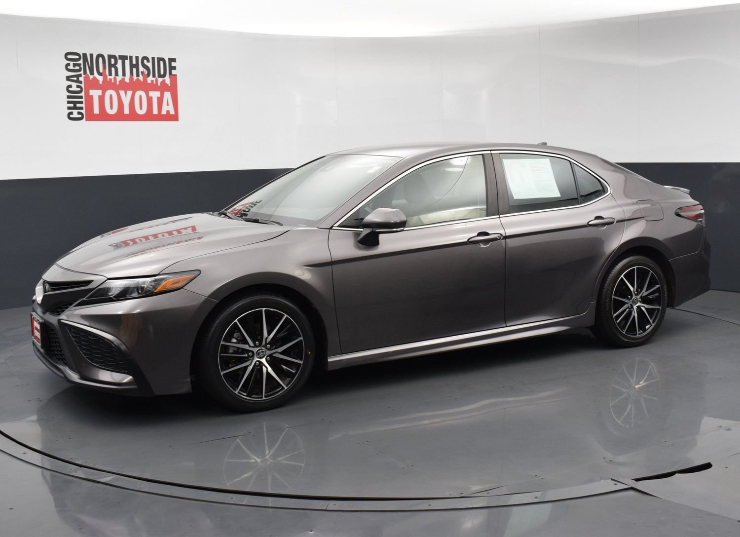 Used 2024 Toyota Camry SE FWD image 8