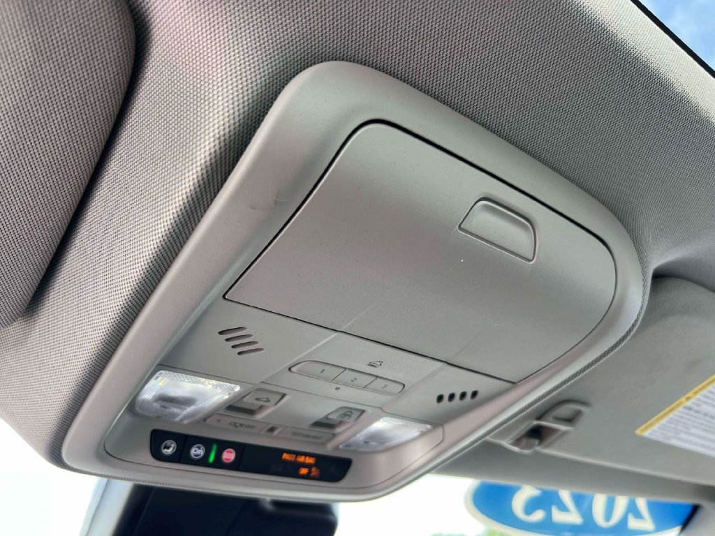 Used 2023 Cadillac XT4 Luxury w/ Cold Weather Package AWD/4WD image 31