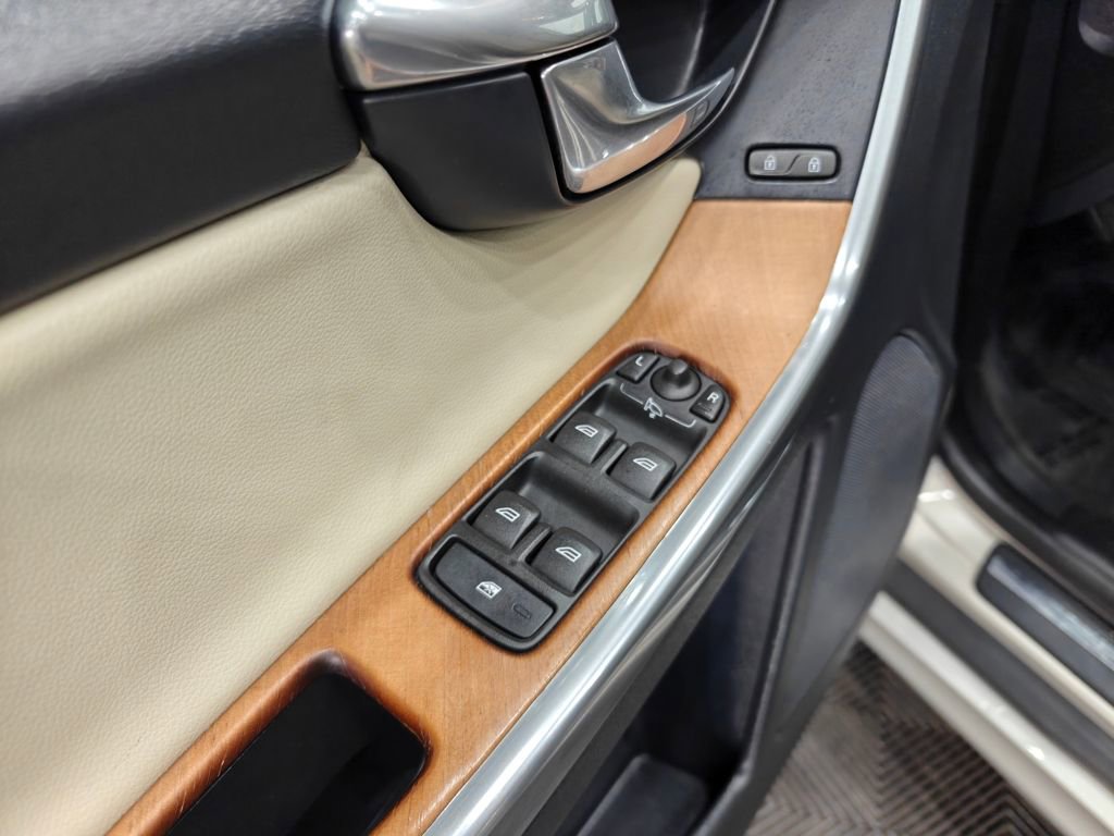 Used 2017 Volvo XC60 T5 Inscription w/ Preferred Option Package image 41