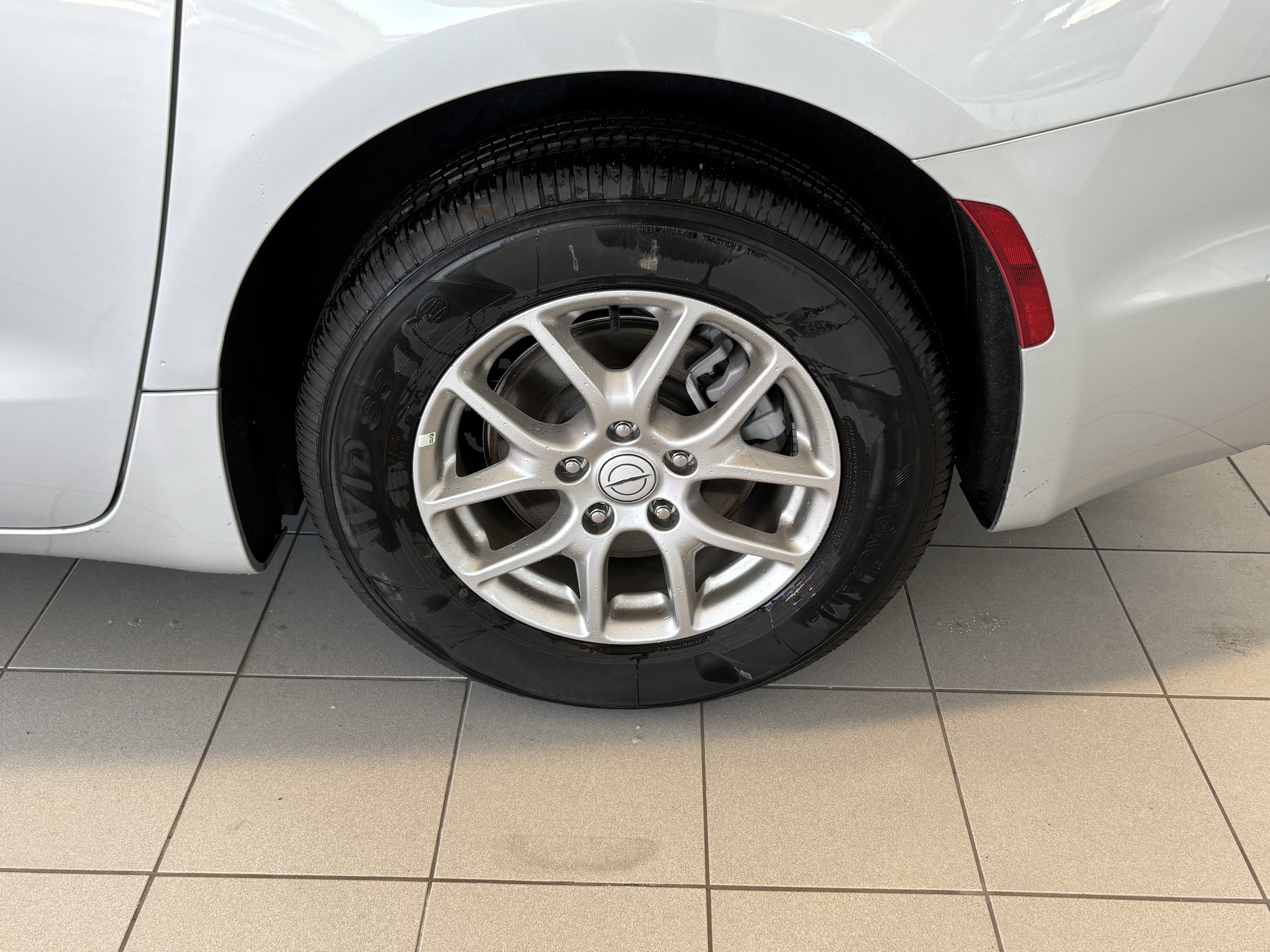 Used 2026 Chrysler Pacifica Select image 6