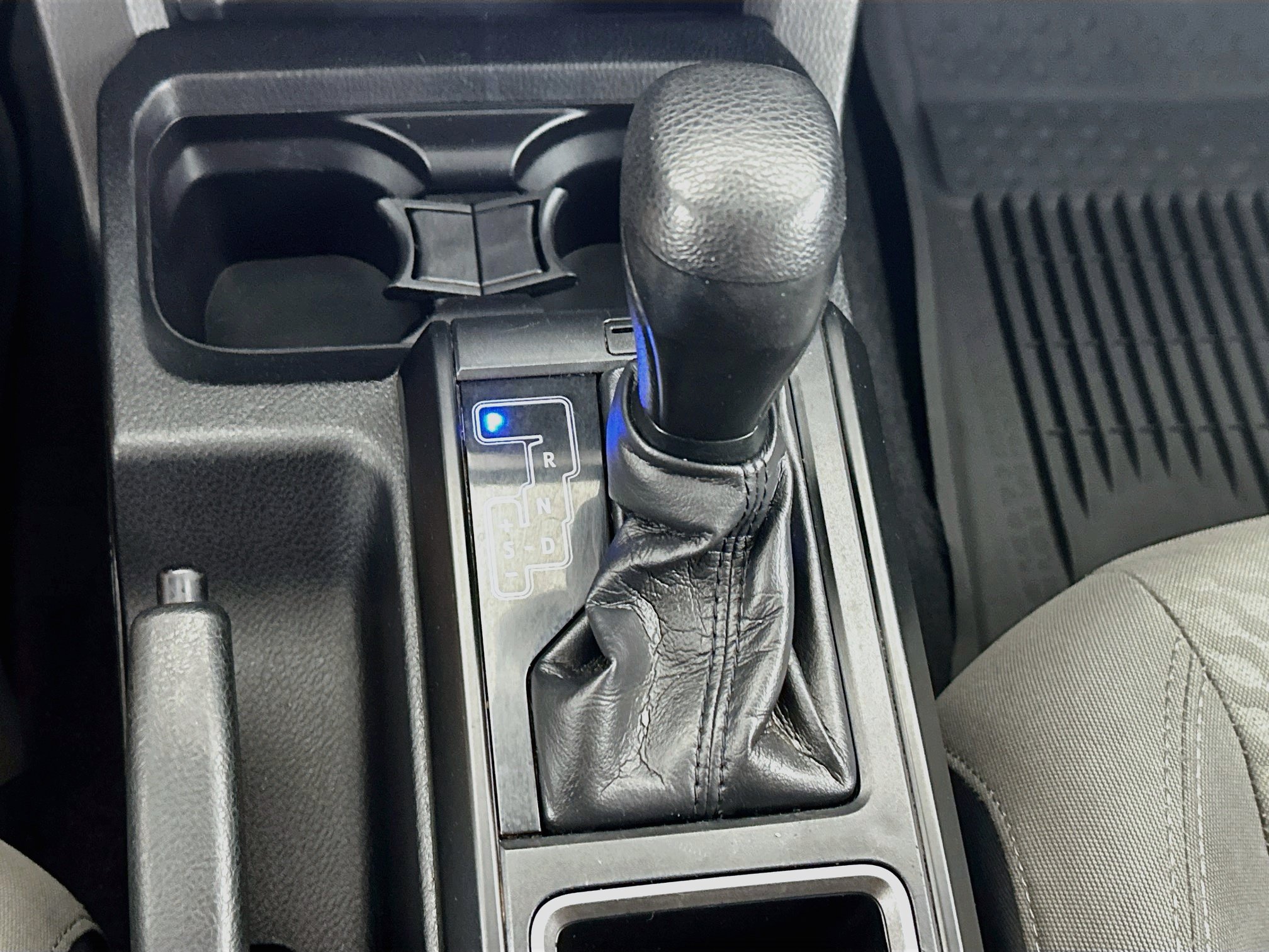 Used 2020 Toyota Tacoma SR w/ SR Convenience Package RWD image 23