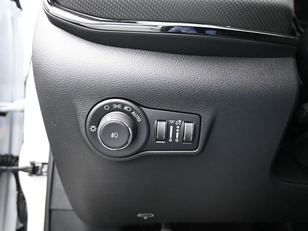 New 2026 Jeep Compass Trailhawk image 33