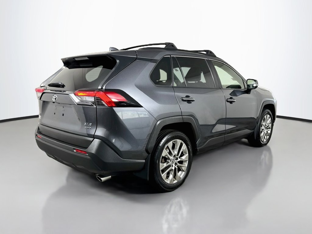 Used 2019 Toyota RAV4 XLE Premium w/ Cold Weather Package AWD/4WD image 8