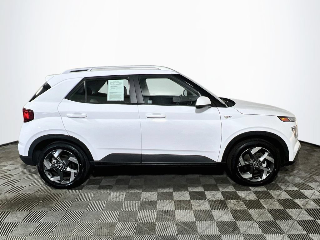 Used 2021 Hyundai Venue SEL w/ Cargo Package FWD image 8