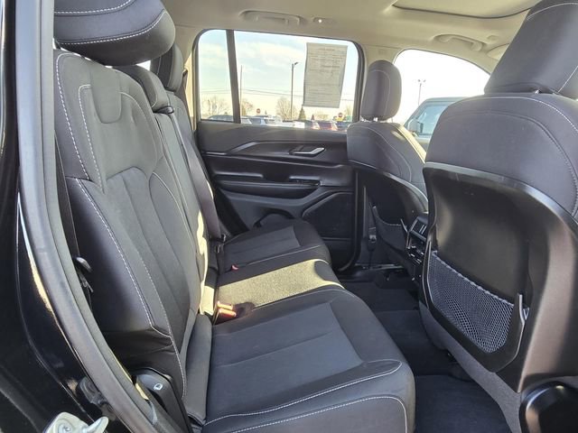 Used 2023 Jeep Grand Cherokee Laredo X image 29
