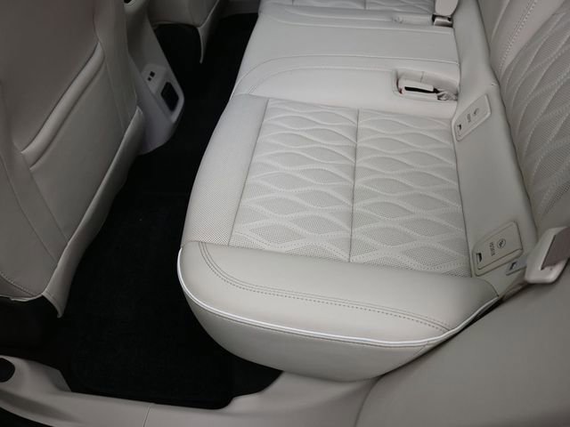 Used 2023 Buick Envision Avenir image 19