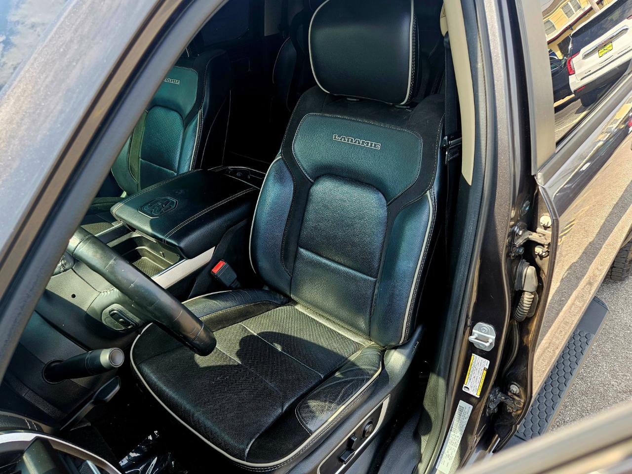 Used 2019 RAM 1500 Laramie AWD/4WD image 11