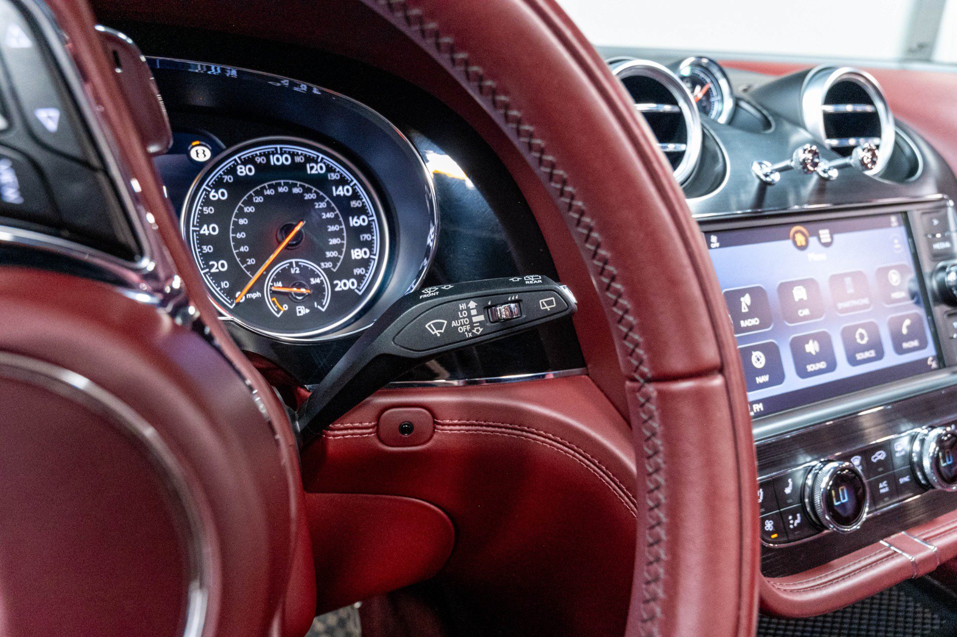 Used 2020 Bentley Bentayga AWD/4WD image 72