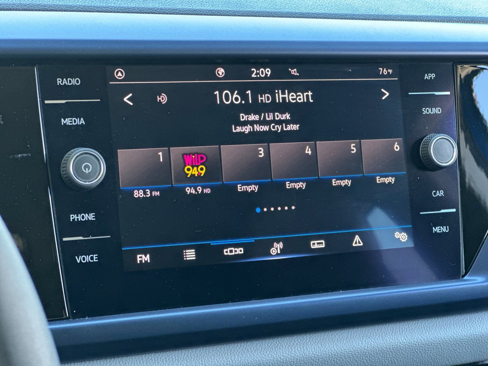 Used 2022 Volkswagen Taos SE image 18