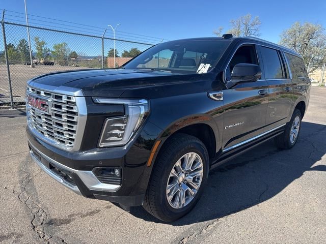 Used 2025 GMC Yukon XL Denali w/ Sun & Power Step Package AWD/4WD image 3