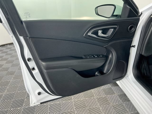 Used 2016 Chrysler 200 Limited FWD image 19