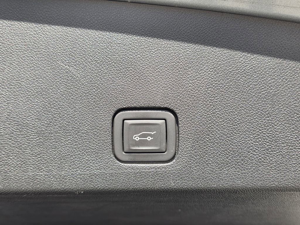 Used 2023 Cadillac XT6 Premium Luxury w/ LPO, Floor Liner Package image 28