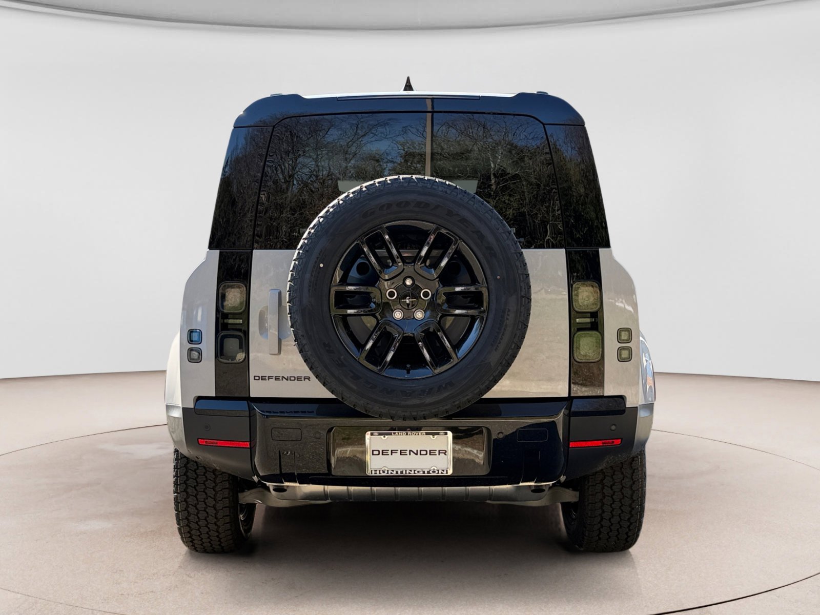 New 2026 Land Rover Defender 110 S AWD/4WD image 4