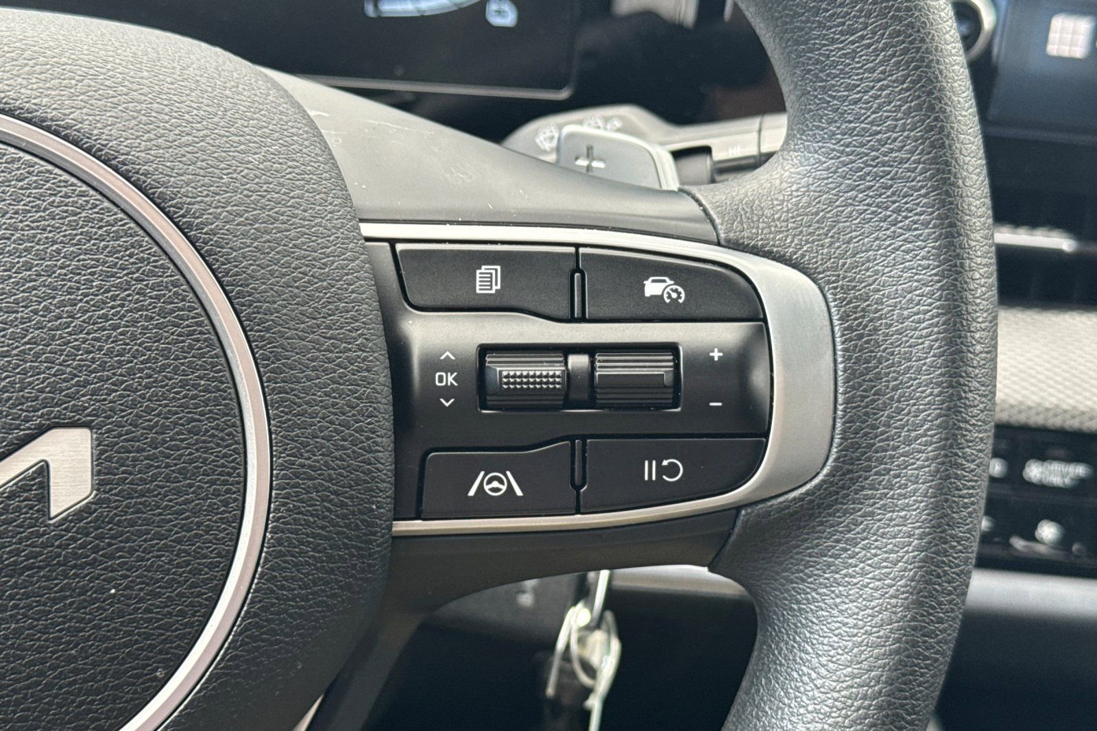 Certified 2025 Kia Sportage LX image 39