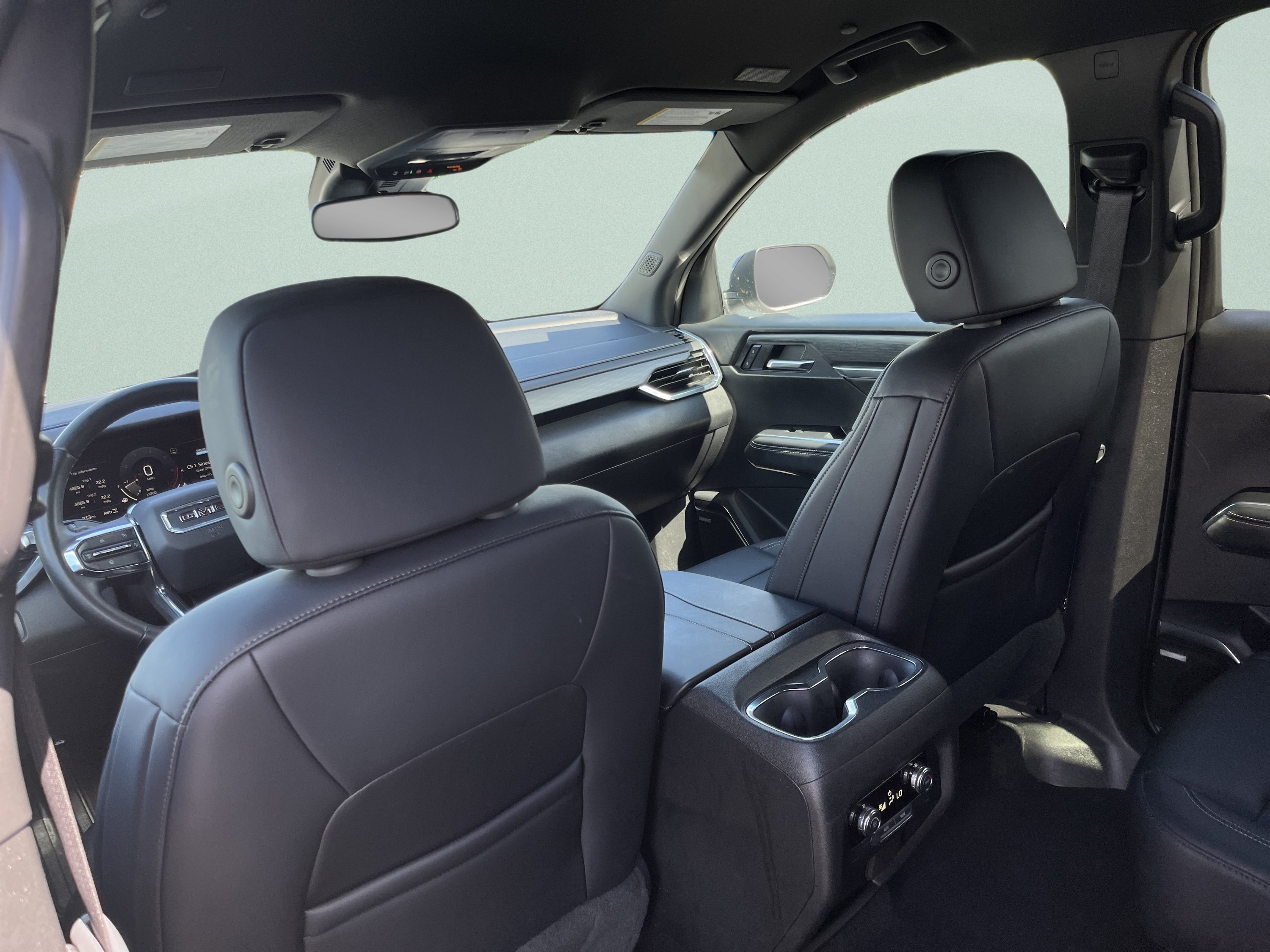 Used 2025 GMC Acadia Elevation w/ Elevation Premium Package AWD/4WD image 24
