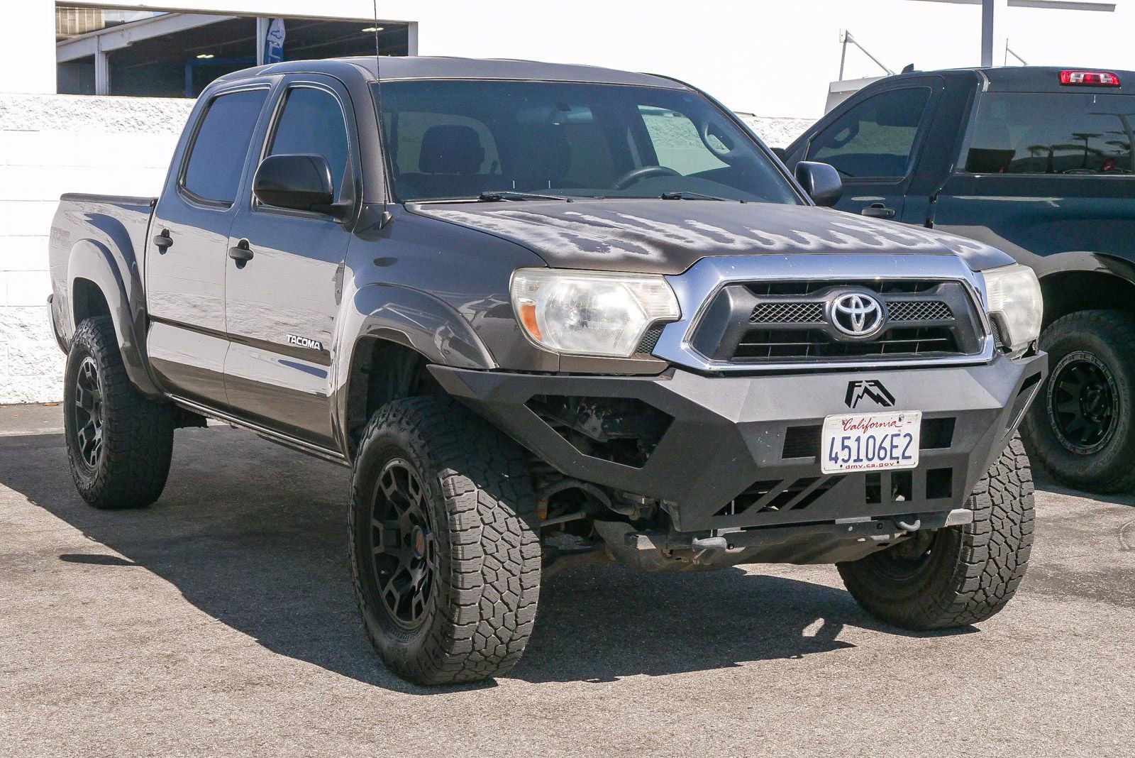 Used 2015 Toyota Tacoma 4x4 Double Cab w/ TRD Off-Road Package image 3