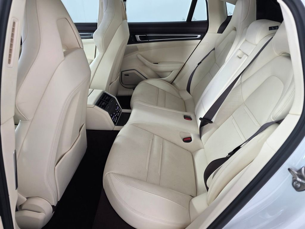 Used 2023 Porsche Panamera image 16
