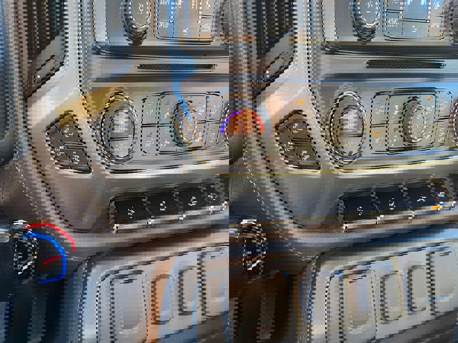 Used 2018 Chevrolet Silverado 1500 LTZ w/ Sport Package image 28