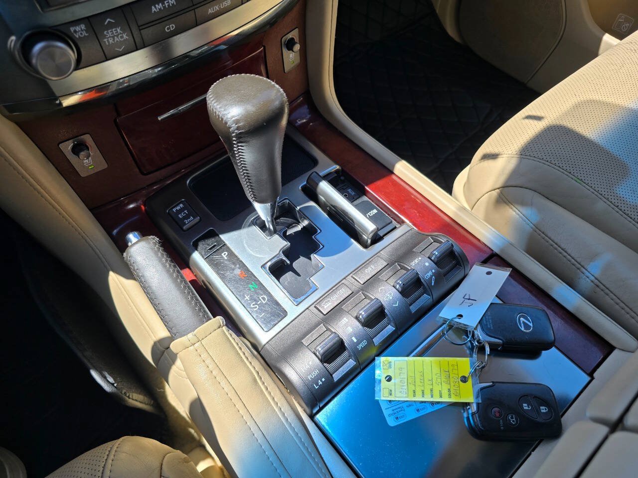 Used 2011 Lexus LX 570 4WD image 15