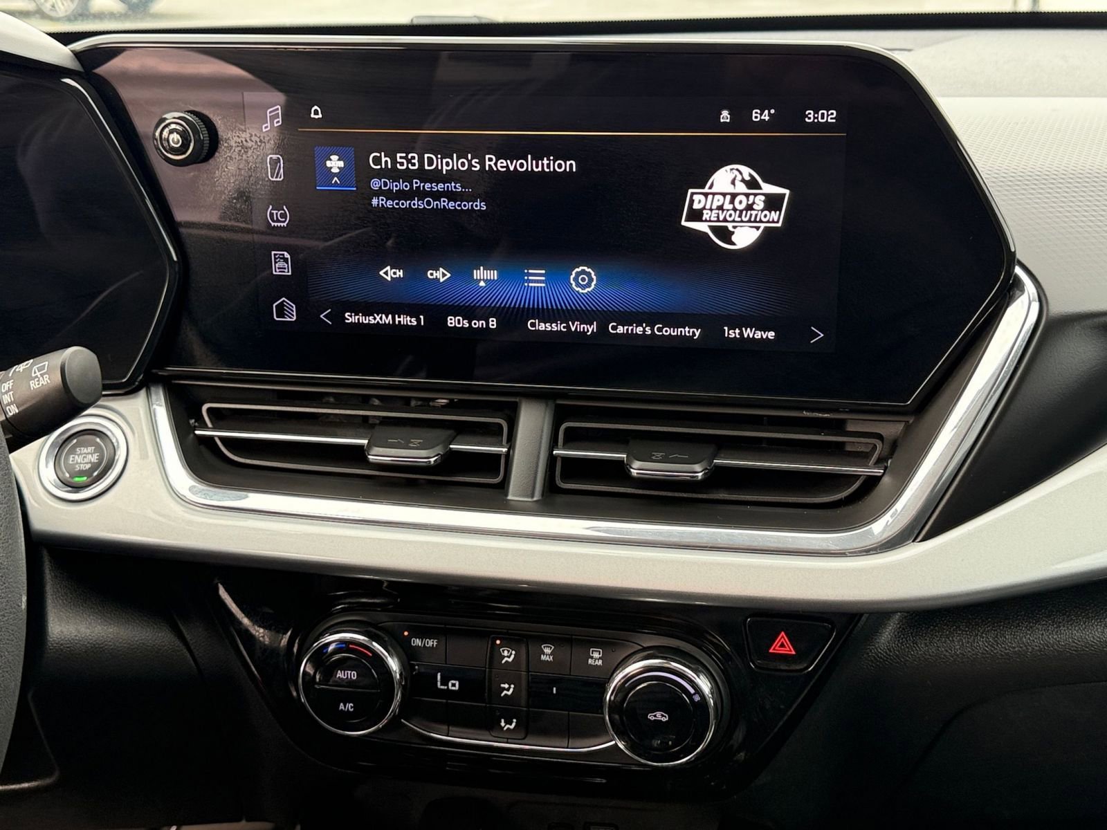 Used 2025 Chevrolet Trax LT image 21