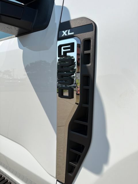 New 2026 Ford F250 XL w/ FX4 Off-Road Package AWD/4WD image 11