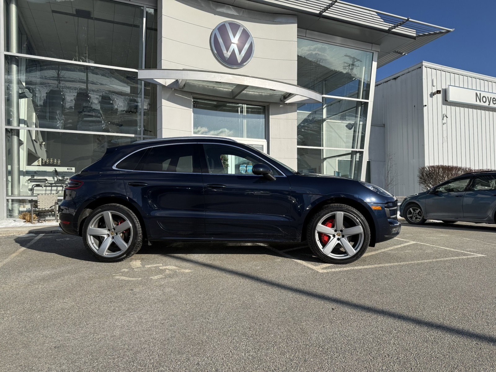 Used 2018 Porsche Macan Turbo image 2