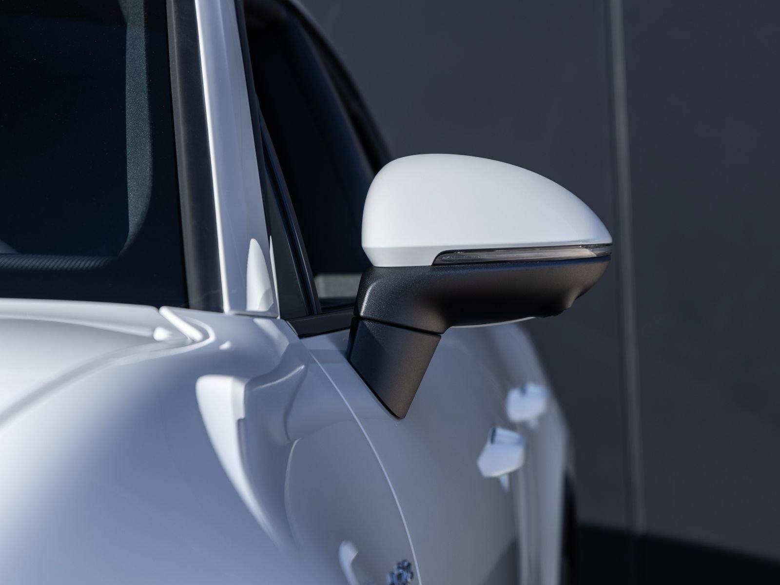 Certified 2025 Porsche Macan 4S Electric AWD/4WD image 19