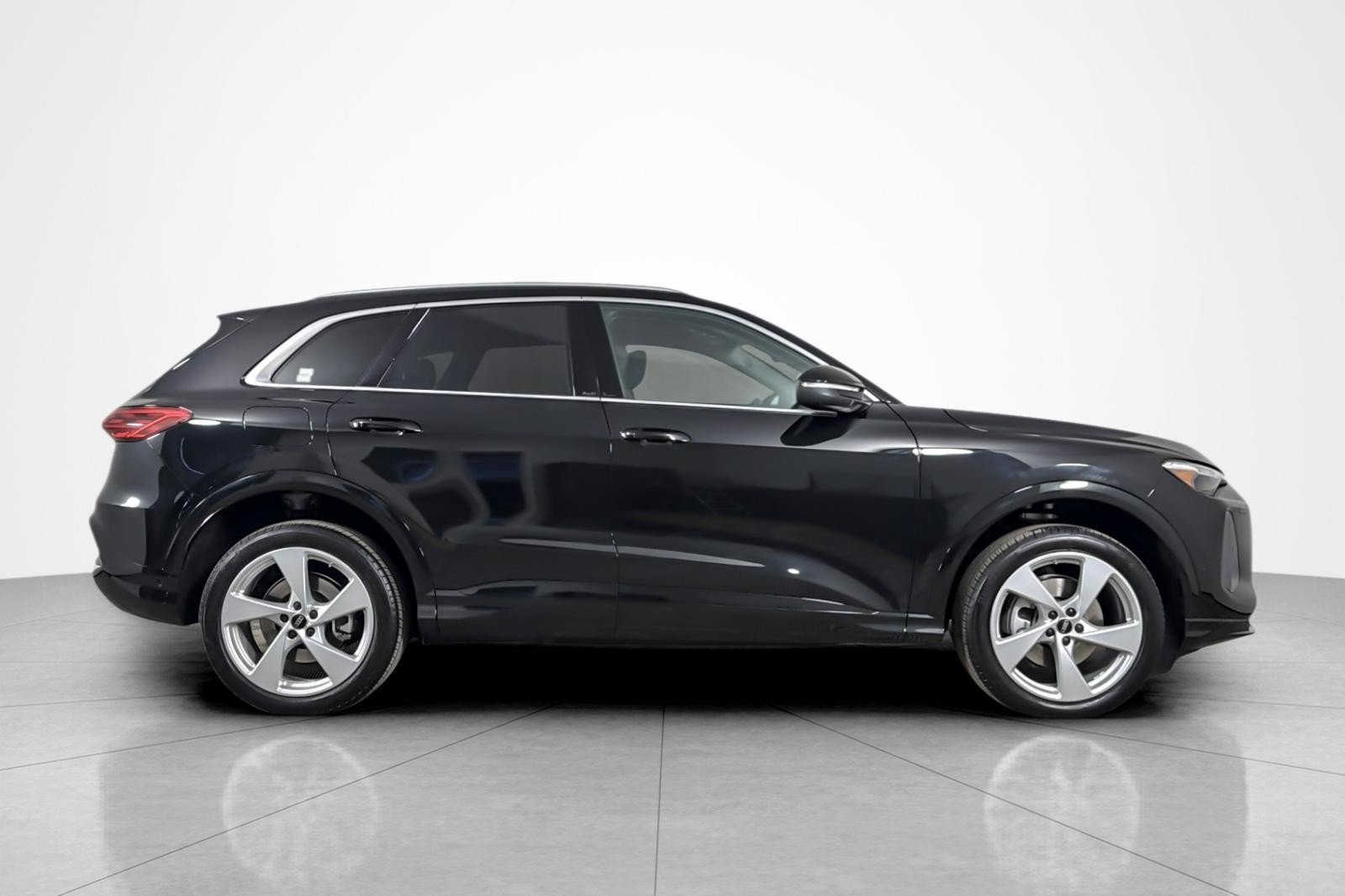 Used 2025 Audi Q5 Premium Plus w/ Premium Plus AWD/4WD image 6