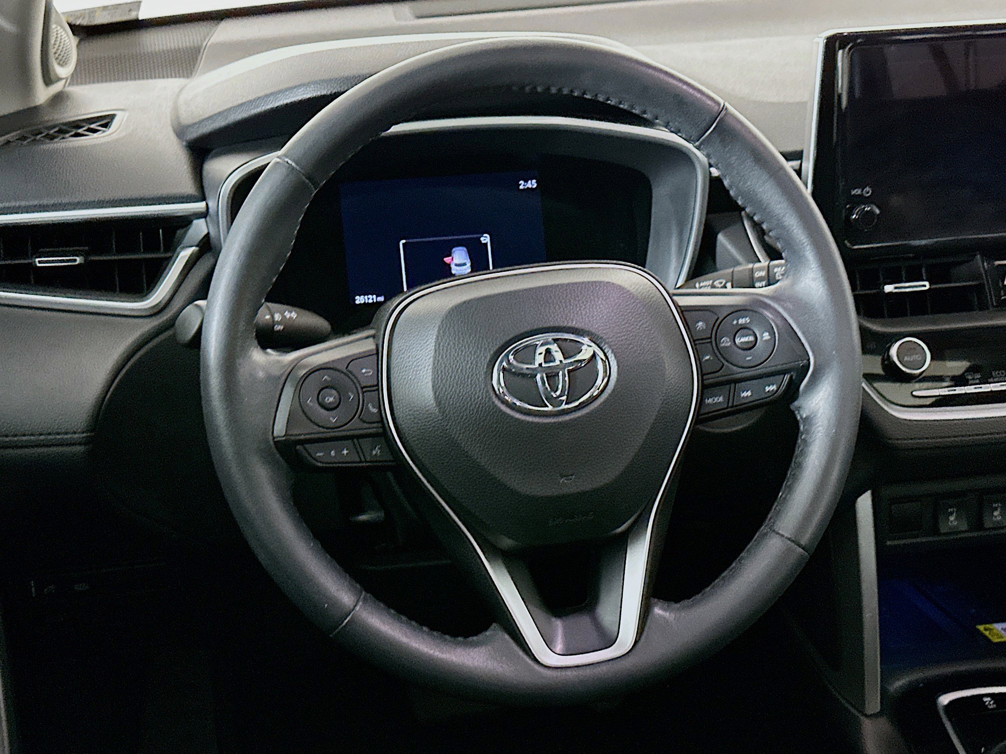 Used 2023 Toyota Corolla Cross XLE w/ Convenience Package image 18