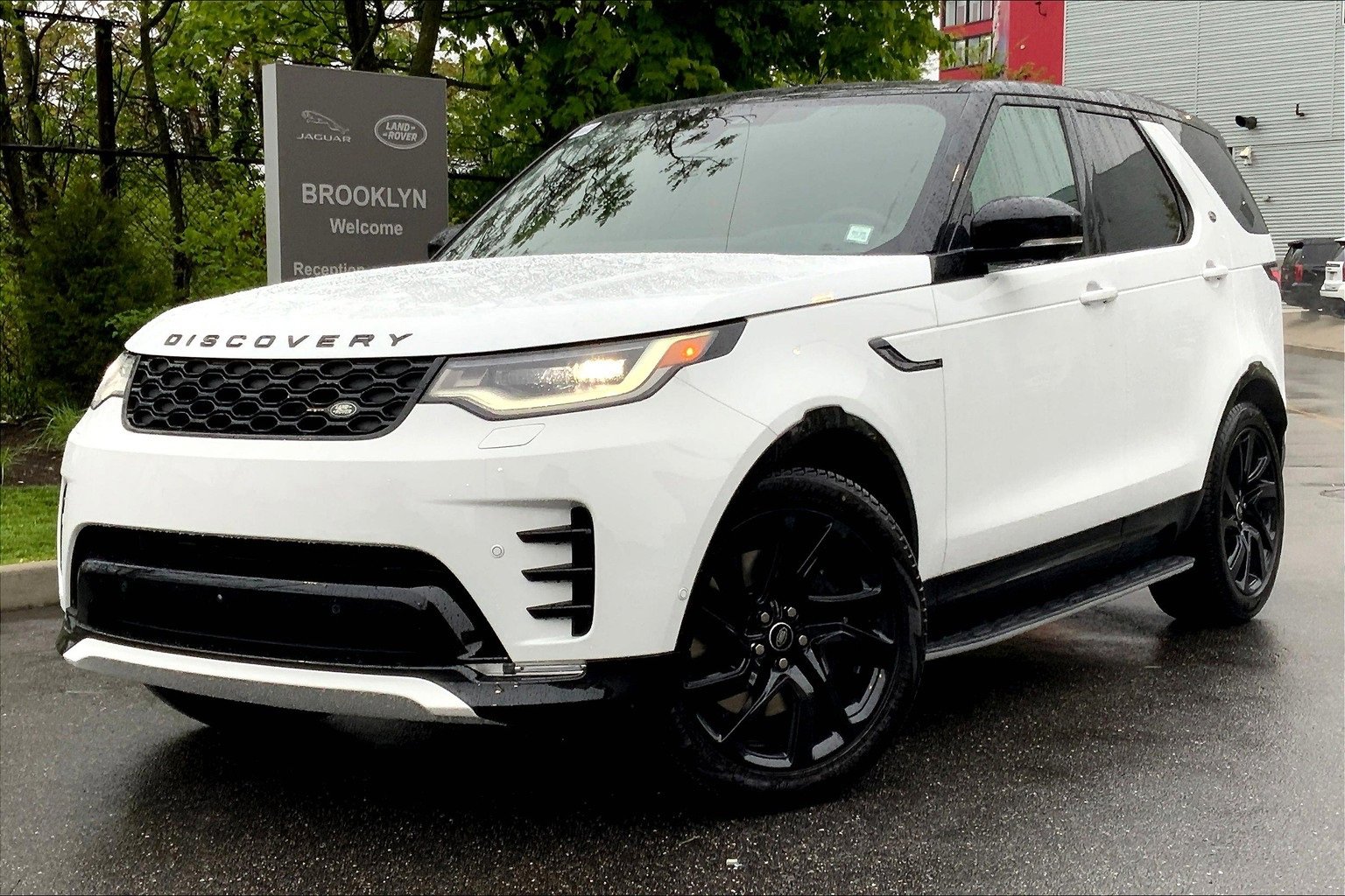 New 2025 Land Rover Discovery Dynamic SE
