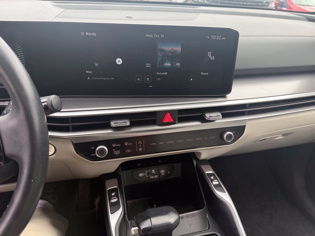 Used 2024 Kia Sorento EX w/ Panoramic Sunroof Package FWD image 11