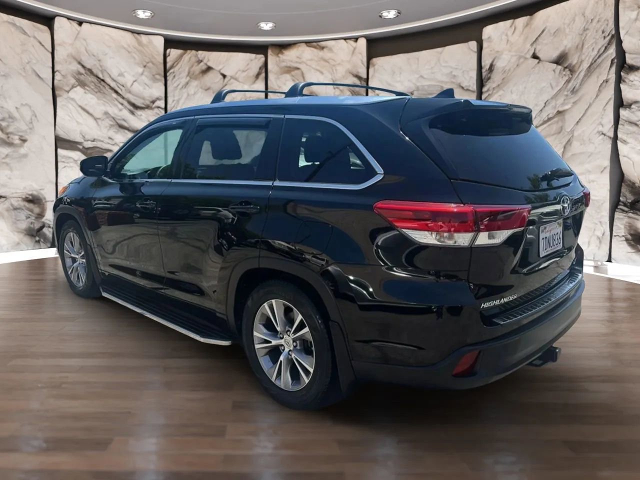 Used 2014 Toyota Highlander XLE image 4