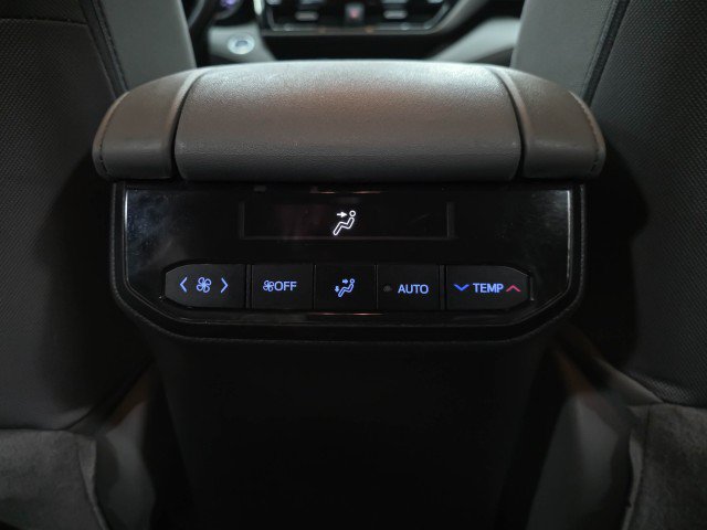Used 2021 Toyota Highlander LE FWD image 18