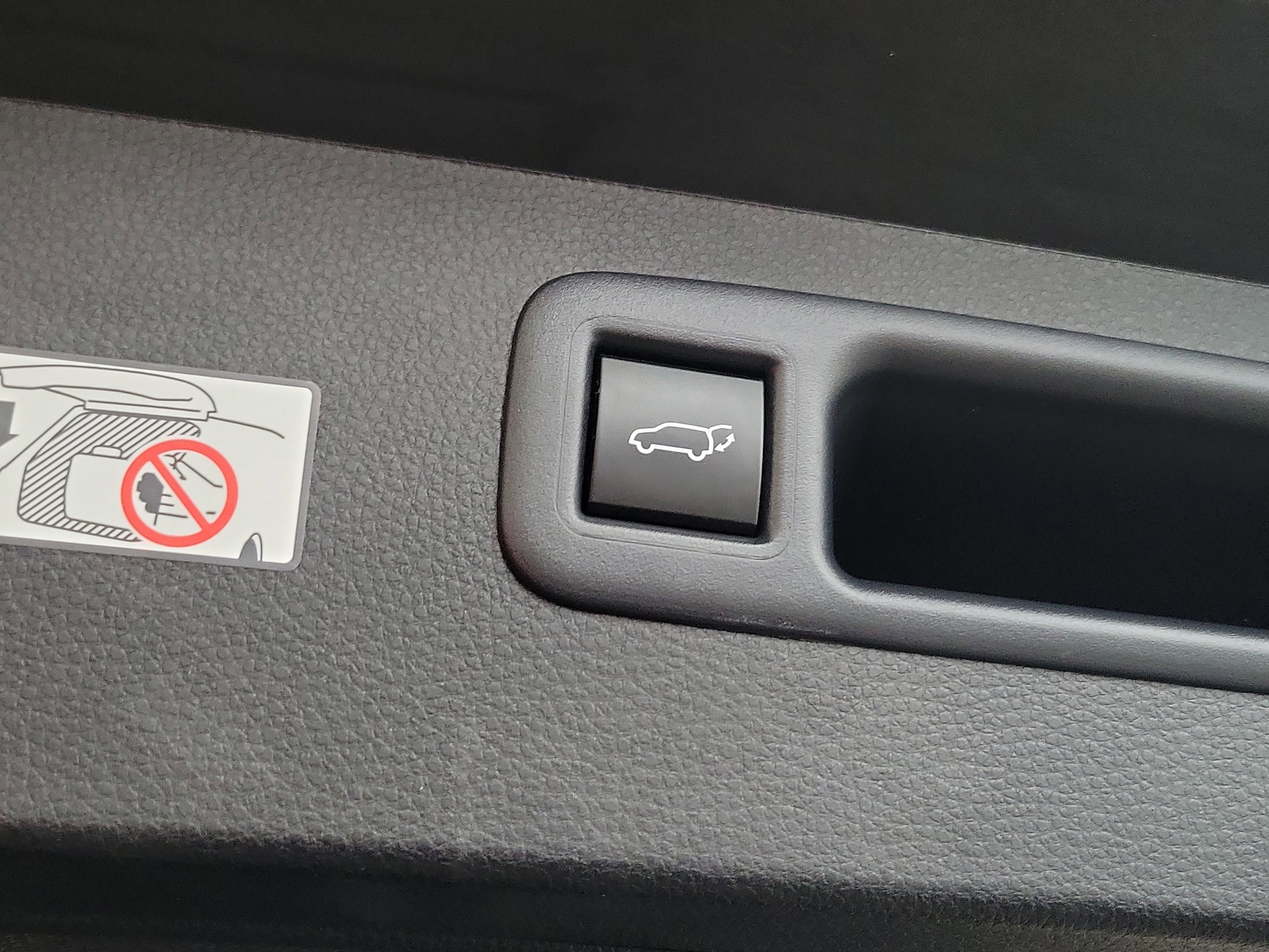 Certified 2025 Toyota Highlander LE image 9