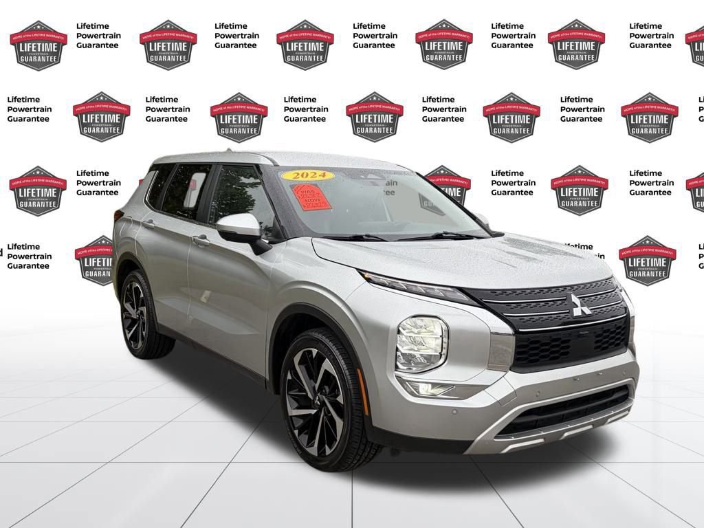 Used 2024 Mitsubishi Outlander SE image 9