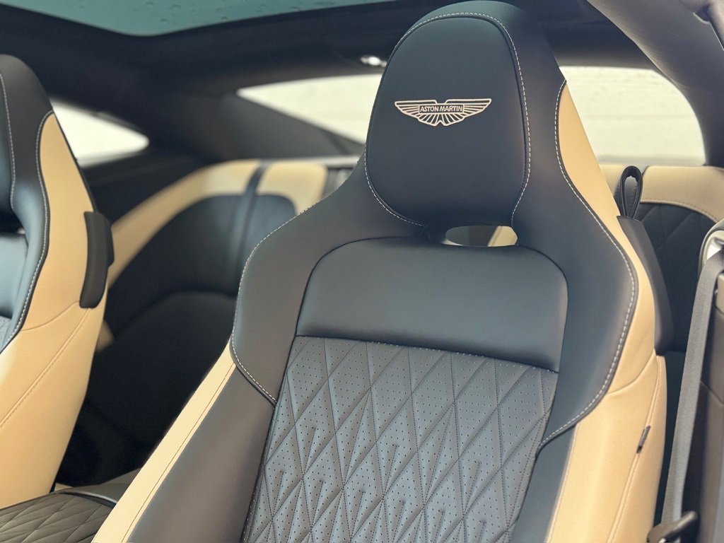 Used 2025 Aston Martin DB12 image 25