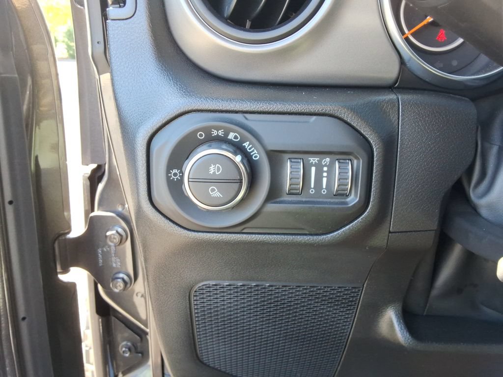 Used 2022 Jeep Gladiator Sport AWD/4WD image 35