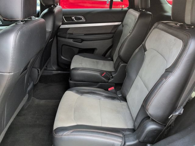 Used 2017 Ford Explorer XLT w/ Equipment Group 202A FWD image 14