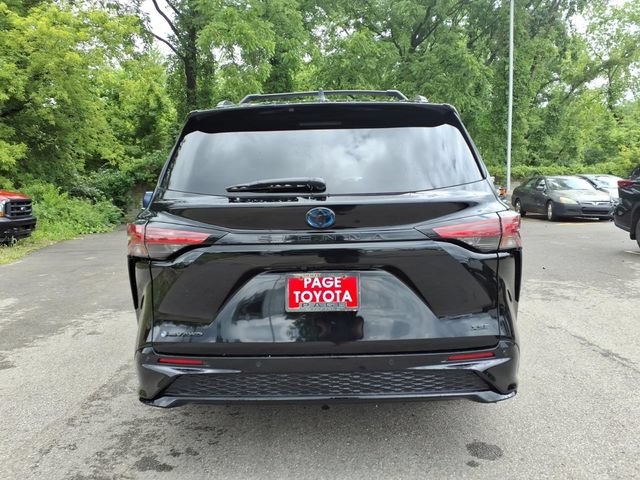 Certified 2025 Toyota Sienna XSE w/ XSE Plus Package AWD/4WD image 6