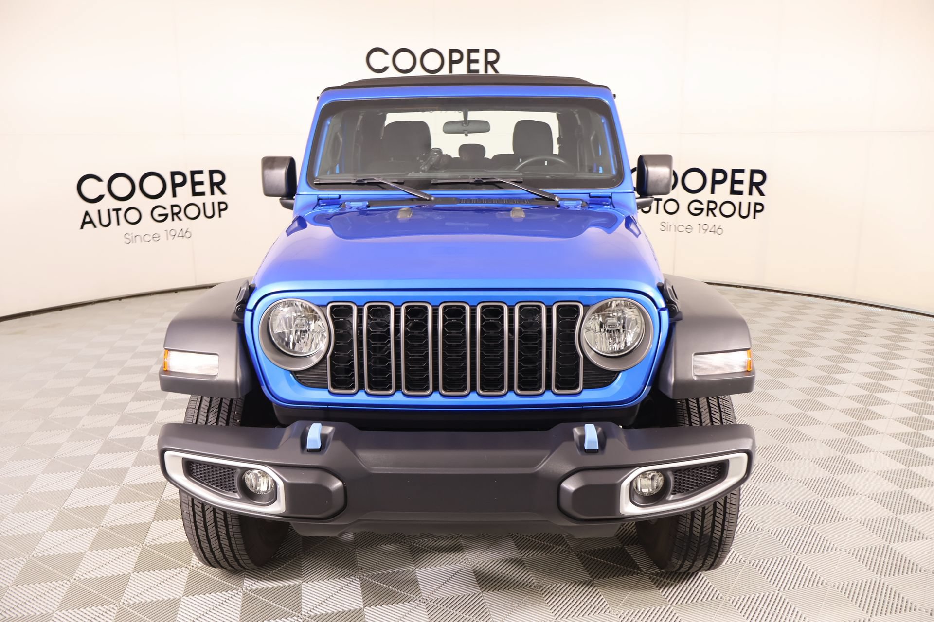 Used 2024 Jeep Gladiator Sport AWD/4WD image 8