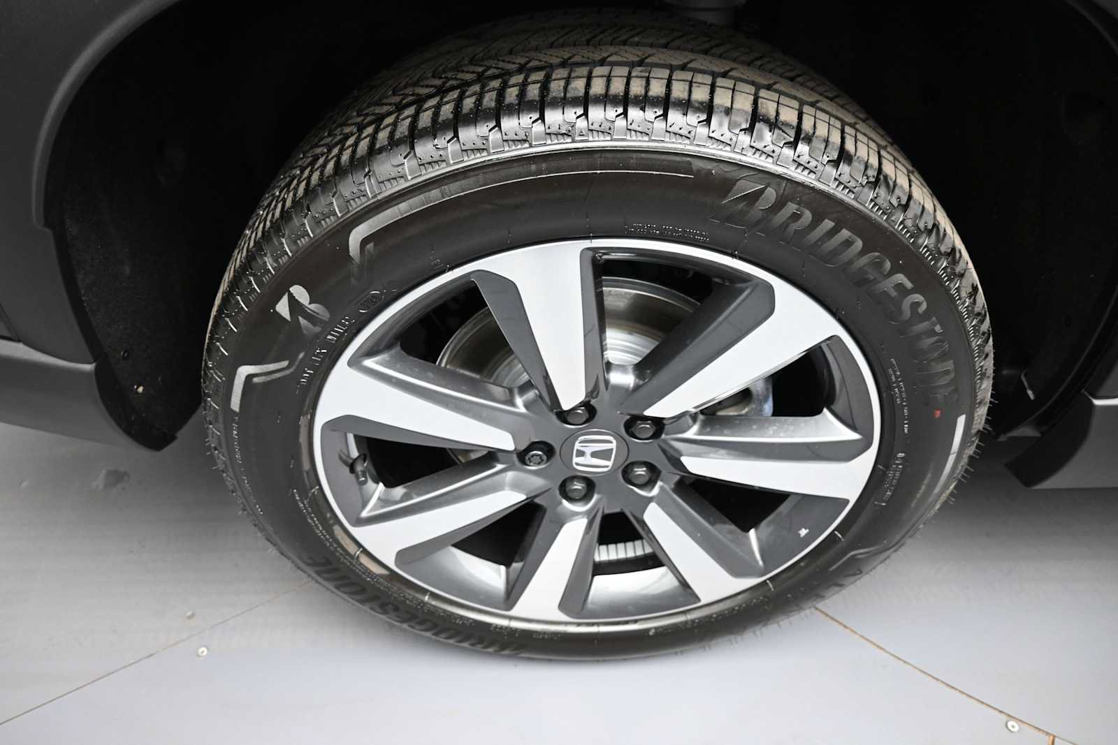 Certified 2025 Honda Pilot Touring image 12