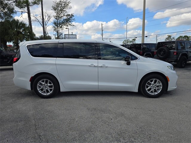 Certified 2024 Chrysler Pacifica Touring image 3