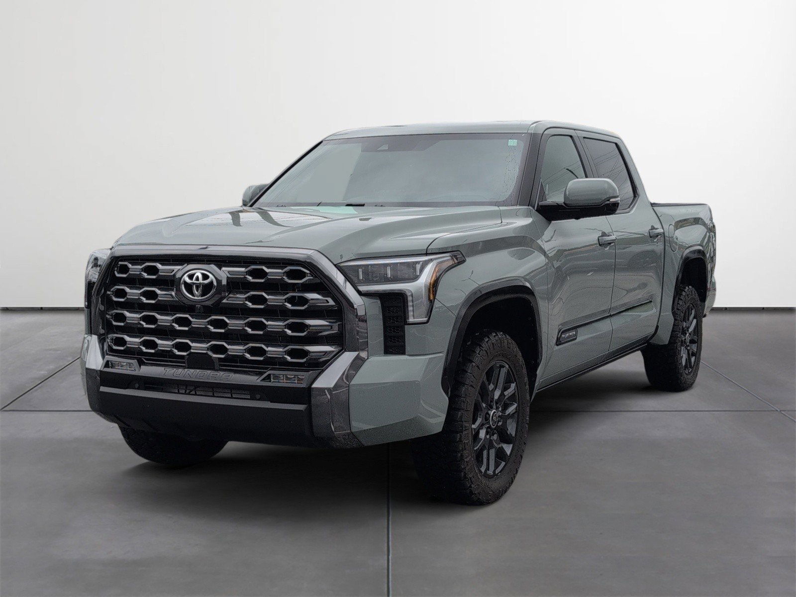 Used 2024 Toyota Tundra Platinum AWD/4WD image 2